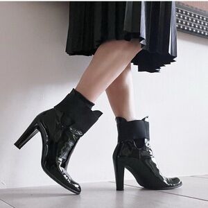 Stuart Weitzman Black Patent Leather Cut Out Heeled Booties Size 6